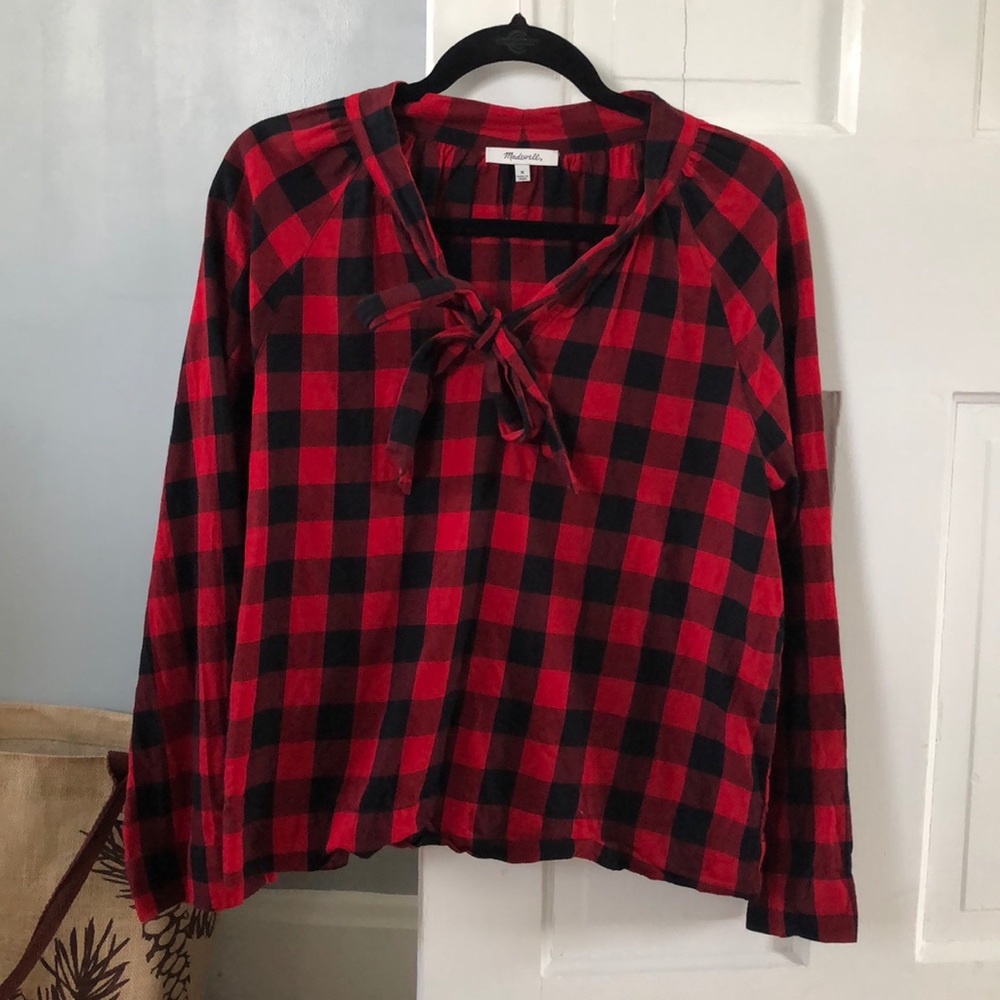 Cutest Checkered Top! ♥️🖤